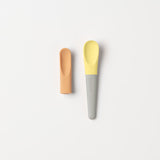 Sili Mini Go MAX - tallrik + träningssked + haklapp (Custard)